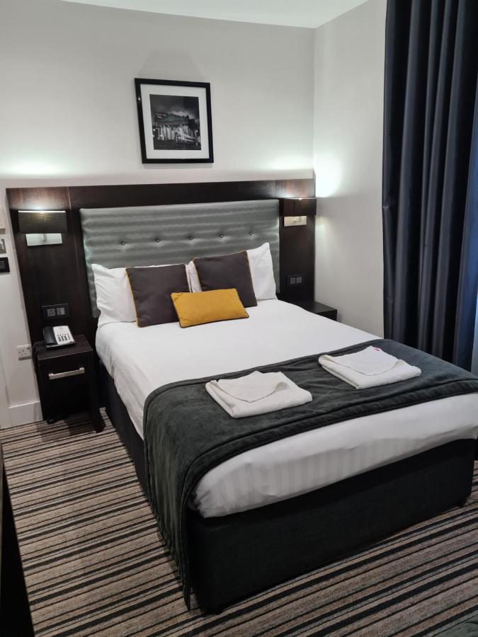 The Tudor Inn Hotel Londra Dış mekan fotoğraf
