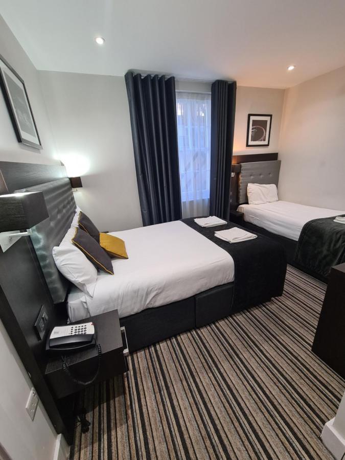 The Tudor Inn Hotel Londra Dış mekan fotoğraf