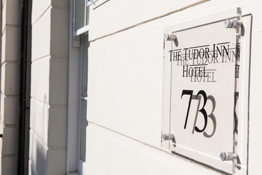 The Tudor Inn Hotel Londra Dış mekan fotoğraf