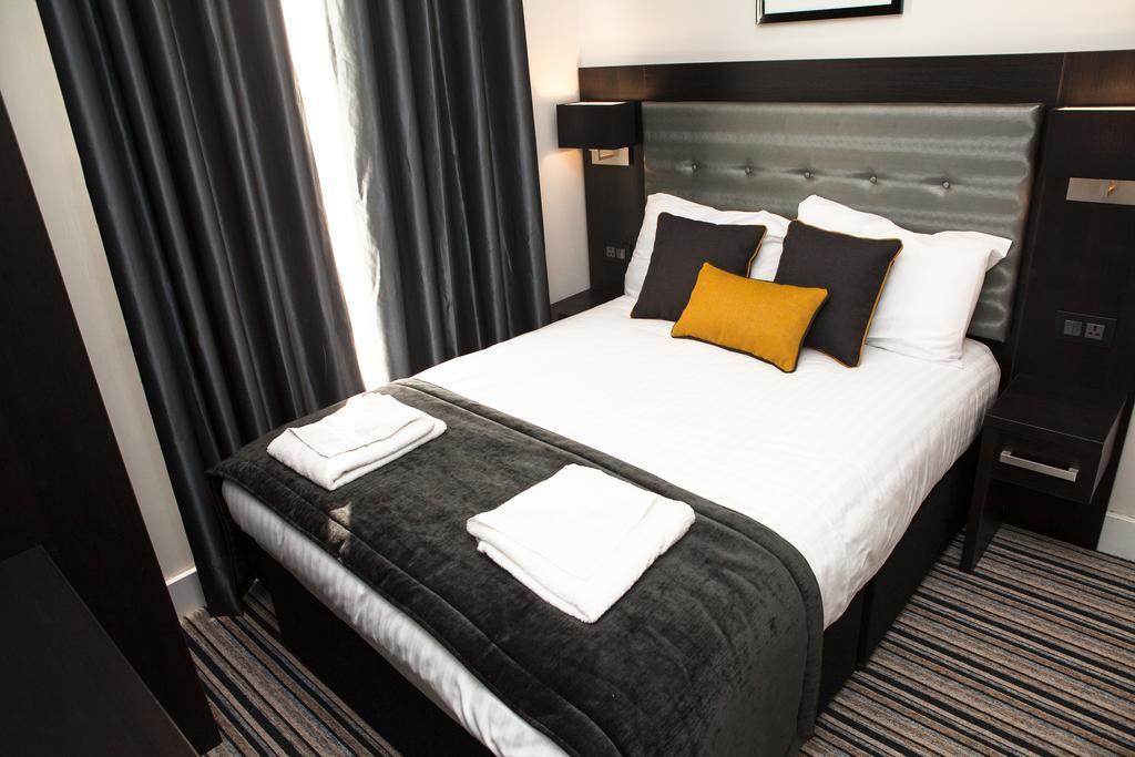 The Tudor Inn Hotel Londra Dış mekan fotoğraf